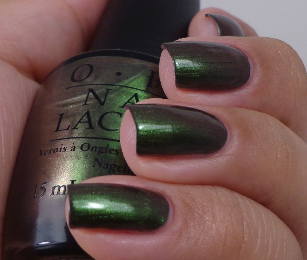 OPI Green On The Runway 4