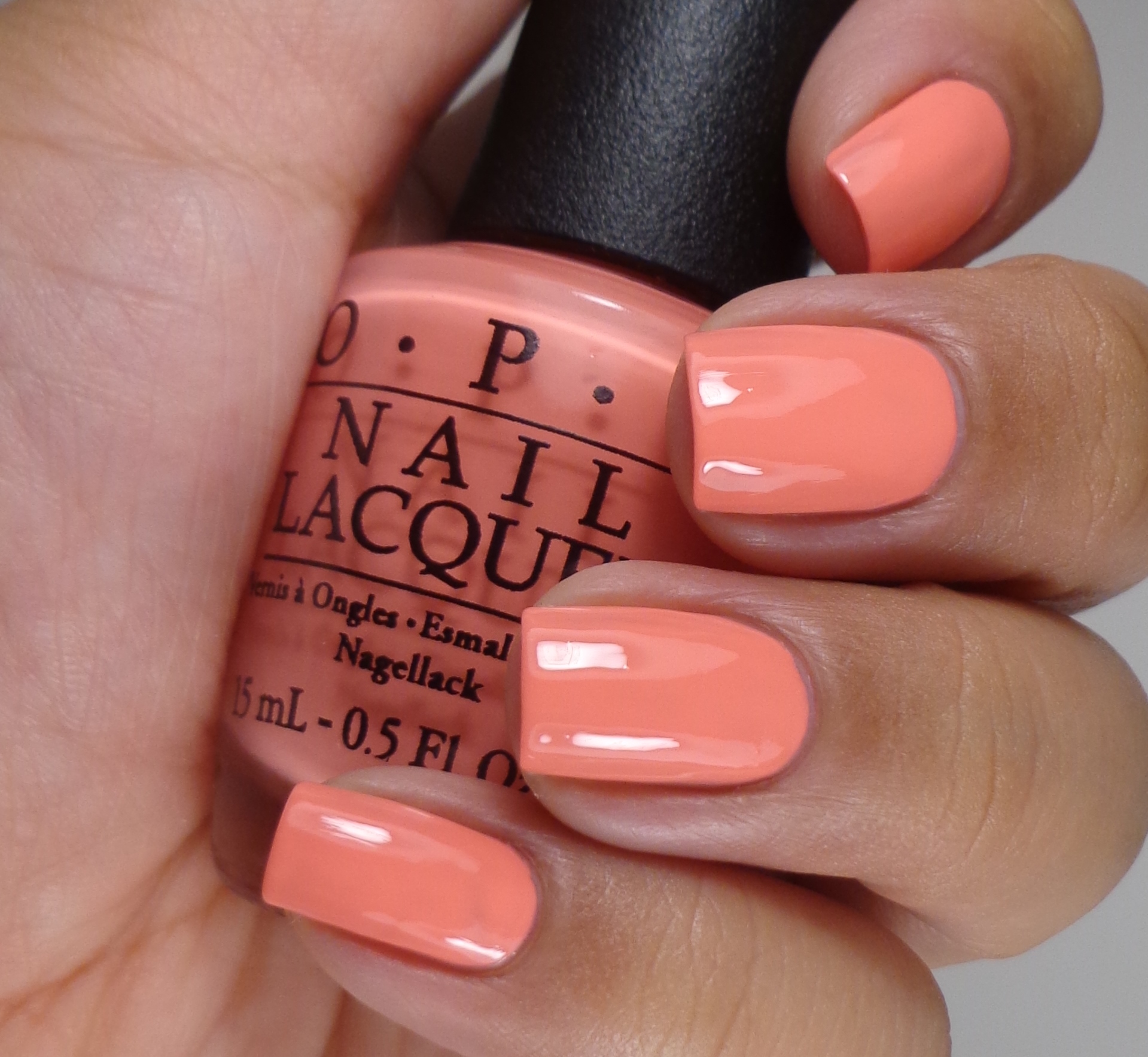 Маникюр цвет лака для ногтей. OPI гель лак коралловый. Шеллак персиковый. Персиковый лак для ногтей. Маникюр персикового цвета.