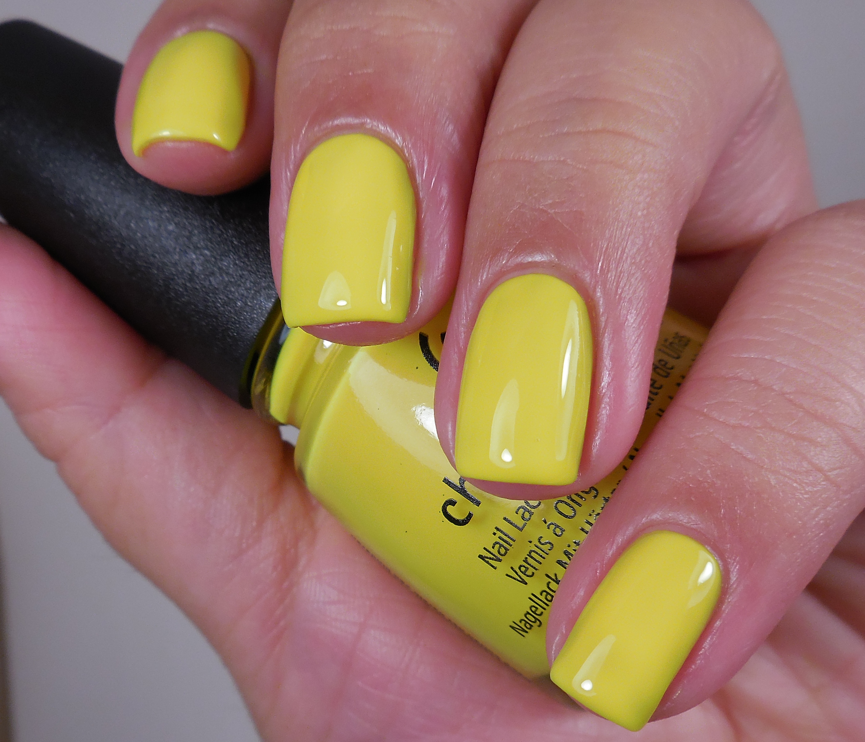 Желтый лак для волос. China Glaze лак для ногтей. Ярко желтый лак для ногтей. Жёлтый лак для ногтей Люкс. China Glaze лак для ногтей 2022.